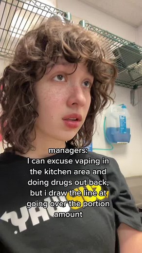 is it really subway if half of the staff doesn’t have a nicotine addiction #subway #subwaytiktok #subwaytok #subtok #olives #subwaystories #subwaystories #customerservice #fastfood #fastfoodworker #managerproblems #subwayemployeesbelike