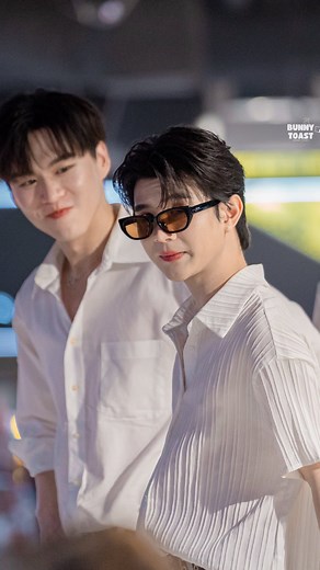 79 reactions | 類going to read the novel fr the 100th time #bl #foureveryouproject #besidethesky #tonfahtyphoon #bevertonliew #tonliewmtp #bbverpj | Fourever You | Facebook