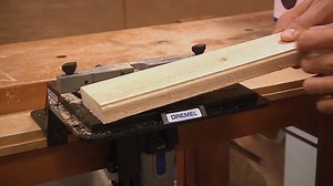 Dremel 231 Mesa para Fresar / Mini Torno / Rebajadora Precio regular: s/.169.00 - Convierte la herramienta Dremel en un banco de trabajo para realizar operaciones de fresado, conformado y lijado de precisión. - Botones de plástico para un montaje sencillo de la herramienta y del ajuste de profundidad. - Superficie lisa para desplazar con facilidad la pieza de trabajo sobre la mesa. - Ranurar, acanalar, lijar y recortar bordes. - Cerca con tres posiciones de ajuste para un resultado óptimo. - Mes