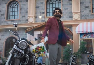 The Raja Saab first glimpse: Prabhas' horror-comedy film locks release date; fans say 'Vintage Darling is back'