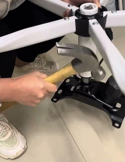 FAQ-🪑 How to Remove the Gas Lift Cylinder from the Seat Plate