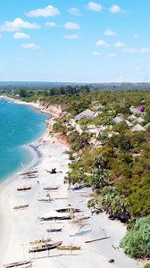 Voyez les magnifiques plages d'Antsanitia à Majunga en vidéo, puis laissez-vous tenter par une visite. Ce lieu est parfait pour des vacances relaxantes.🌴🤩 📽️ (c) stephanejohanes #MyMadagascar #VisitMadagascar #Antsanitia | Madagascar Tourisme