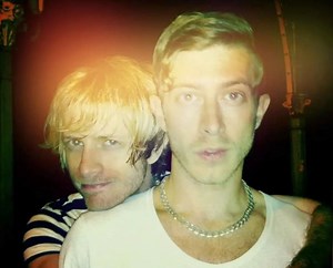 Delays' singer Greg Gilbert has died following cancer battle