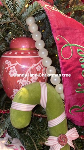 Candyland dreams came to life with this sweet tree! 🍭🎄 Peppermints, lollipops, and gumdrops galore—this one was a treat to install! ✨🍬 Ready to make your holiday a little sweeter? Contact us today to book your own festive design! Follow me at Jaimie’s A-door-able door & more for tips, tricks, tutorials, inspiration, and decorating services #candyland #CandylandChristmas #candylandtree #candylandchristmastree #candytree #christmasdecor #christmas2025 #christmastreedecorating #christmastree #ch