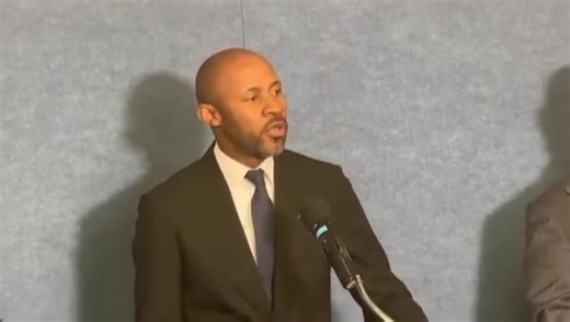 17K views · 578 reactions | #RDC: la réunion de Nairobi est, selon le porte-parole du gouvernement Patrick Muyaya, un « étrange mélange de fugitifs, de condamnés et de personnes unies par un point commun : la frustration. Ils se sont auto-disqualifiés. » Cette réaction intervient après la publication des premières résolutions du mouvement « Sauvons la RDC », qui a notamment nommé Joseph Kabila comme président. | Georges Kisando Sokomeka | Facebook