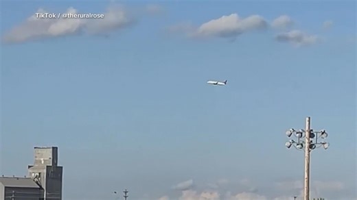 New video shows Delta passenger jet banking