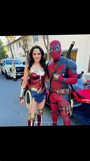 #wonderwoman #cosplayer #deadpool #831 #redngold