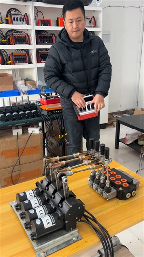 Proportional valve factory of crane wireless remote controller,4-way, 5-way and 6-way remote controller,You can make different remote controllers according to your requirements. Remote control 150 meters, no delay, waterproof, Crane truck remote control, construction machinery remote control, customized mechanical remote control. 150m range – see what the operator sees #LongRangeRemote #CraneTech #HeavyLifting #Crane #HeavyEquipment #Construction #Lifting #CraneOperator #RadioControl #Baumaschin