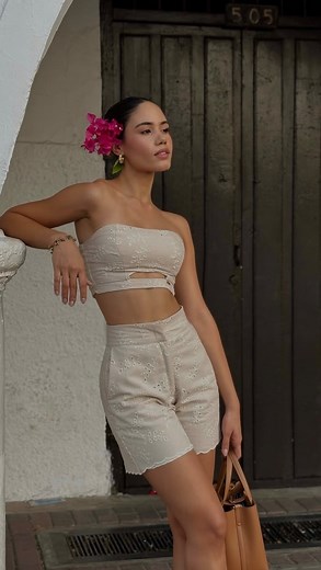 CAMILA TAMAYO SOCARRAS on Instagram: "Cuenta la historia que existe una Vallenata hermosa recorriendo las calles de Valledupar 🇳🇬🫶🏼 Oufits @kokorosestore @silvestredangond"