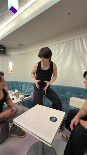 先輩の一発ギャグがおもろすぎて大爆笑😂 ようこそ筋肉の楽園マッスルランドへ🎡 ⏰OPEN20:00 CLOSE25:00 📍歌舞伎町2-14-8メトロプラザビル2 6階 💪ご予約は dmにてお願いしマッスル💪 #マッスルバー #マッスルバー新宿 #マッスルバー歌舞伎町 #musclebar #muscleland