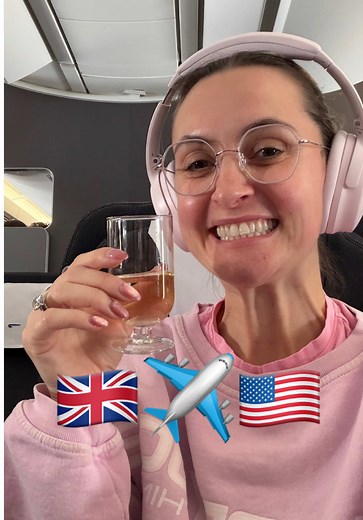 Why am I a pro when I’m the mum but a mess when I’m alone haha! Flying alone is so fun! @British Airways Premium Economy ✨