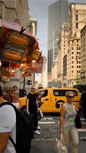 NYC Travel Vlog Scene 🚕🌭 | Iconic American Street Culture!#shorts #travel #city