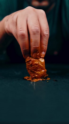 Reply to @thxyluvjxy._ How to debone a chicken wing #tiktoktaughtme #tiktokpartner