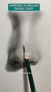 ✏️ ¿Crees que dibujar una nariz realista es complicado? Hoy te lo demuestro en solo 1 minuto. En este video aprenderás paso a paso cómo construir una nariz con proporción, sombreado y volumen de forma rápida y sencilla. Ideal para quienes están comenzando y quieren mejorar sus retratos. Este es solo un pequeño ejemplo de lo que puedes lograr con la técnica adecuada y una buena guía. 🎨 Si te gustaría aprender más y llevar tus dibujos a otro nivel, te invito a conocer nuestro curso completo de di