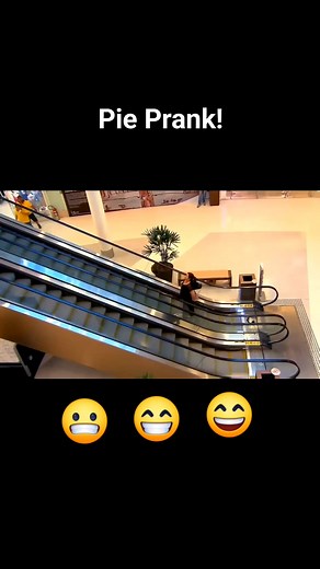 Pie Prank at the Mall #Pieprank #Cherrypie #Mall #Clown #Watchout #Face #Pie #Clown | Dee J Qwes