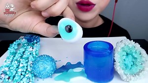 #hongyu #tiktokfood #asmr #eating #mukbang #fyp #foryou #foryoupage #asmrtiktok #hongyuasmr #desserts #blue