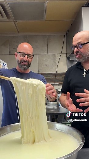 Making Fresh Mozzarella with Vinnie's Mootz 🇮🇹🧀