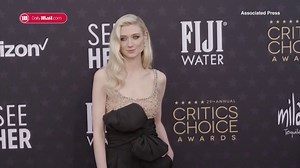 Video: Elizabeth Debicki looks glamorous at the Critics Choice Awards | Daily Mail Online