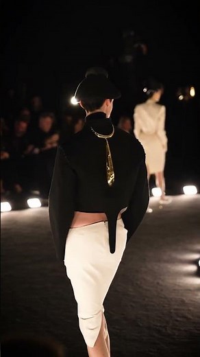 DANCER IN THE DARK,