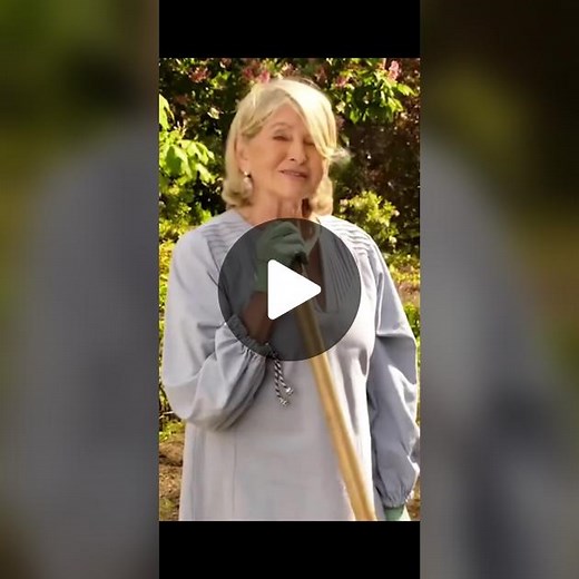 Easy azalea planting in under a minute! #scottsmiraclegropartner #flowers #fall #fallplanting #azalea #gardentok @bonnieplants @Miracle-Gro