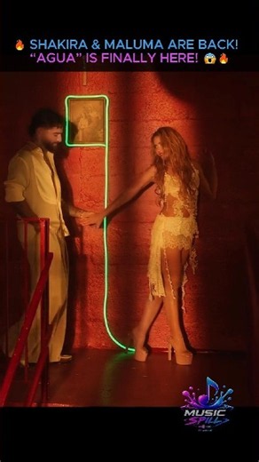 The way they look at each other... 😳 #shakira #maluma #agua