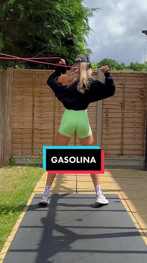 Glad we didn’t leave this song in the noughties 💃🏼 Jump rope: LJ x DR pvc (all ropes & mats are on the link in my bio 😊) Check out @Fancy Feats to learn my ways 👊🏼 #jumprope #skippingrope #ropeskipping #daddyyankee #dance