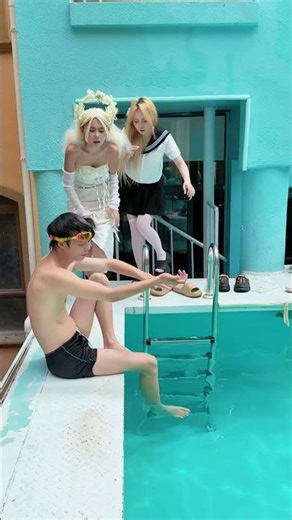 原来是在潜水.#clown #couple #shorts