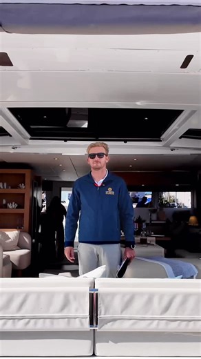It’s not just a door — it’s a lifestyle. The BALI garage-style door lifts and suddenly the salon becomes part of the sea — one seamless, open living space filled with light, breeze, and freedom. See it in action at the Miami Boat Show 📍 Sailor’s Cove | IGY Yacht Haven Grande @miamiboatshow #BaliCatamarans #CatamaranGurus #MiamiBoatShow #BaliDesign #SailingLifestyle | Catamaran Gurus