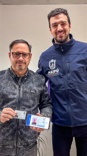 Tomás Vodanovic on Instagram: "¡Avanzamos en modernización! Don Marcelo es el primer vecino de Maipú en obtener su Licencia de Conducir Digital, un sistema innovador que reemplaza la licencia física y que ahora podrás llevar directamente en tu celular. Este nuevo formato es más seguro, fácil de usar y tiene plena validez en todo el país. La licencia digital se irá implementando de manera gradual, a medida que las personas renueven este permiso o lo obtengan por primera vez. Pueden buscar más inf