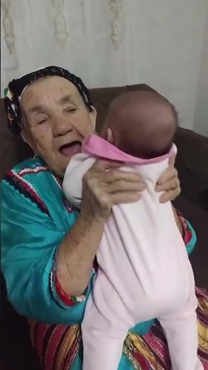 Le chant d'une grand-mère Kabyle : Pure douceur ✨❤️ #bebe #baby