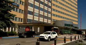 Calgary’s Foothills hospital limits visitors, postpones surgeries due to COVID-19 outbreaks