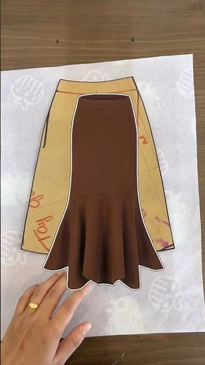 Guide to Designing the Mermaid Skirt Pattern: Focusing on the Flare and Seamlines.#diy #sewing