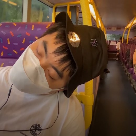 Sleep-deprived Hong Kongers have found a new way to get some sound sleep — a snooze bus! Well, count us "on board" for this ride 😴😴 | DW News