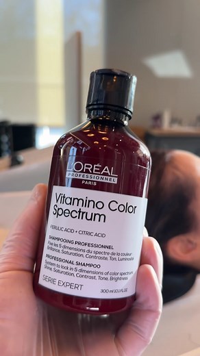 100 days of vibrant color? Oui! ✨ Introducing the new Vitamino Color Spectrum range from L’Oréal Professionnel. Discover step-by-step routine and lock in your day 1 color vibrancy for up to 100 days*. Step 1 - Shampoo: The shampoo gently cleanses the hair while locking dyes in the fiber. Step 2 - Deep conditioner: penetrates the cortex, the deepest layer of hair to hydrate and lock dyes inside the fiber. Step 3 - Mask: the alpha-silane formula creates a coat around the fiber, providing instant g