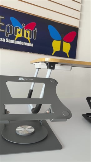 Pequeño accesorio, gran cambio 💻✨ Las bases para portátiles mejoran la ventilación, la postura y tu comodidad. Tu espalda y tu equipo lo van a agradecer. #portatil #baserefrigerante