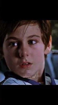 Basé sur une histoire vraie - Sa maladie et l’ignorance des gens ont rendu son enfance difficile.