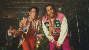 Chord Mood - 24kGoldn feat. iann dior, Lirik Lagu dan Kunci Gitar Mudah Dimainkan oleh Pemula - TribunStyle.com