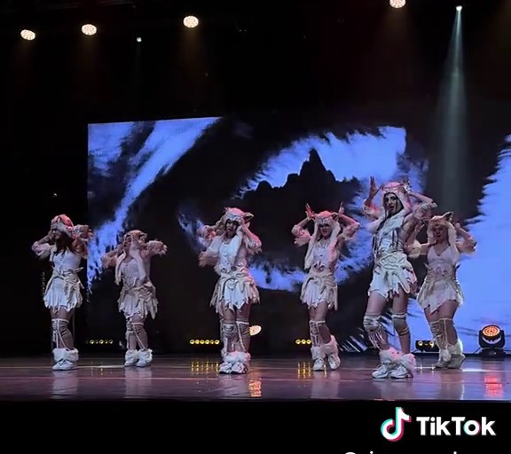 Ah-wooed today 🥇🌑🌘🌗🌖🌕 #XG #HOWLING #XG_HOWLING #coverdance