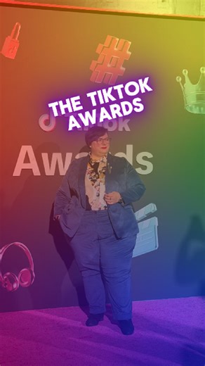 Amanda W. Timpson on Instagram: "Not only was I lucky enough to be invited to the TikTok Awards, but one of my favorite clothing companies, Wildfang, sent me their Empower Velveteen Tux for the occasion. I am about to make this suit my entire personality because look at how gorgeous it is! Hair: @maidencolor MU: *me* Styling: @the_annalicious / @alj_styling Tailoring: @robynsimms Suit: @wearewildfang Shirt: @31philliplim (thrifted) Accessories: *mine* Red carpet photo by @tawnyplatis #queerhisto