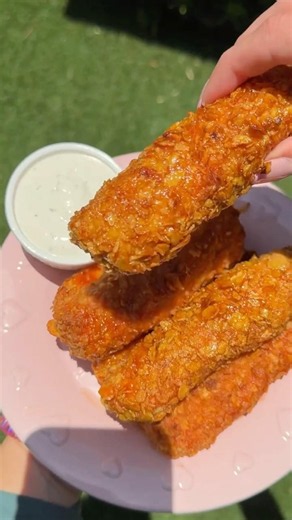 Hot Honey Chicken Mozzarella Sticks! Only 175 Calories!🌶️🍯🧀🍗#food #shorts #highproteinrecipes
