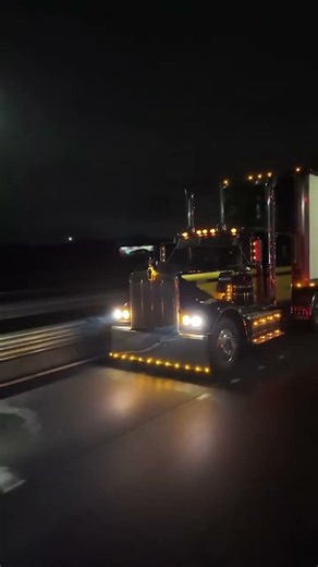 American Trucks #bigrig #workingrigs #truckingjobs #trucker #trucking