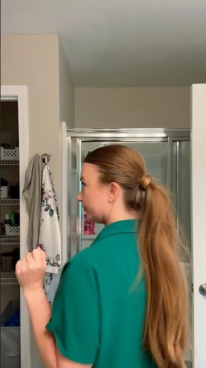 Easy messy ponytail tutorial 💁‍♀️ effortless, chic, and done in minutes ✨ #HairTutorial