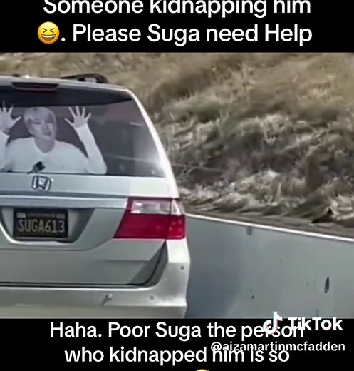 Hmmm. Suga was kidnapped by his Wife 😆🐱 #bts_forever_army #MinYoongi 😍💜