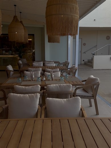 Elliot & Grace | Earth unseen | Travel ✈️ on Instagram: "Looking for somewhere to winter sun? We recently visited this brand new opening in the surf town of Corralejo, Fuerteventura 🇪🇸 @hdlobosnatura We stayed here for 7 days, they are still developing the adult pool & spa as well as some restaurants but the overall area is huge and nicely decorated. 5 min walk to the beach 5 min taxi to the national park and sand dunes 20 min taxi to El Cotillo Large rooms with terrace, kitchen and living are