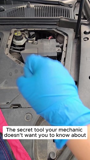 The secret tool your mechanic doesn’t want you to know about #mechaniclife #mechanic #obd2scanner #cartool #lifetimefreeupdate