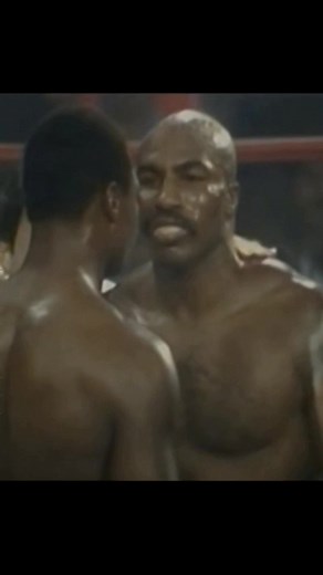 Earnie Shavers 🥊 Knocks Down Larry Holmes 🔥 #boxing #earnieshavers #highlight #ko #knockout #knockdown #larryholmes #speed #power #rip #hanzagod