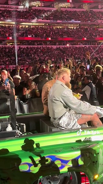 Jake Paul vs Mike Tyson Entrance: Epic Showdown with Logan Paul