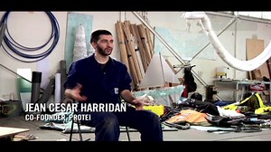 Engineer builds oil spill-cleaning robot | CNN