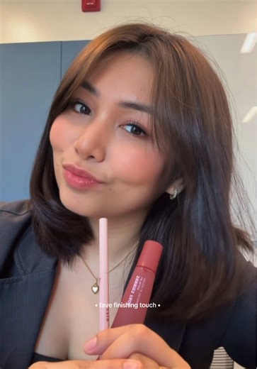 Daily Glow: Lip Gloss & Makeup Routine