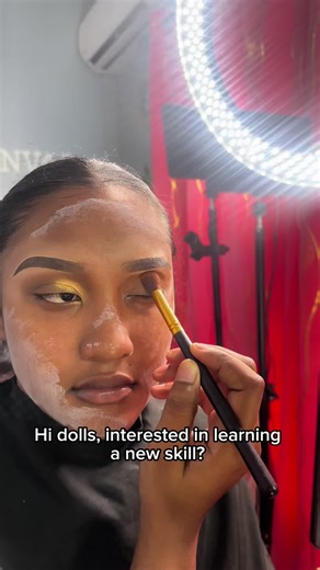 Beginner Makeup Classes for Flawless Beauty | Join Now!